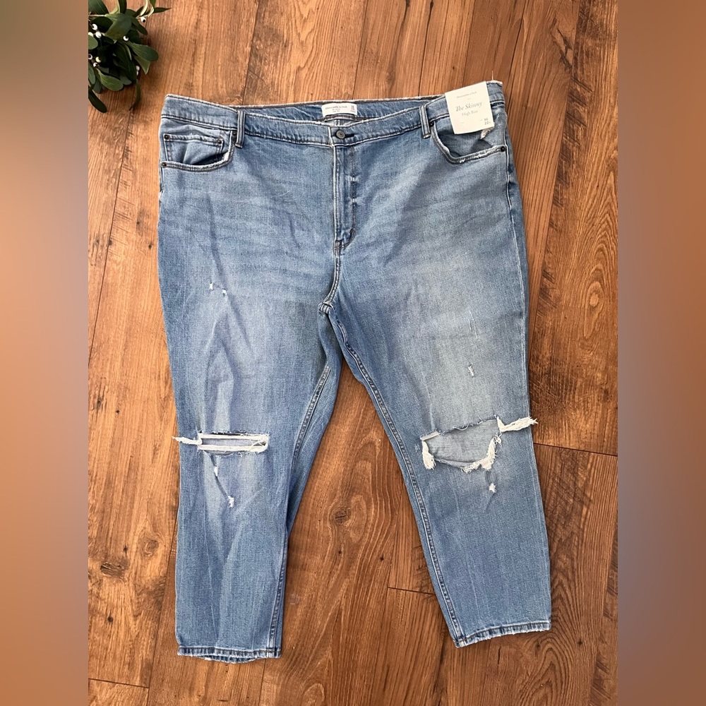 Abercrombie and Fitch The Skinny High Rise size 36 medium wash NWT